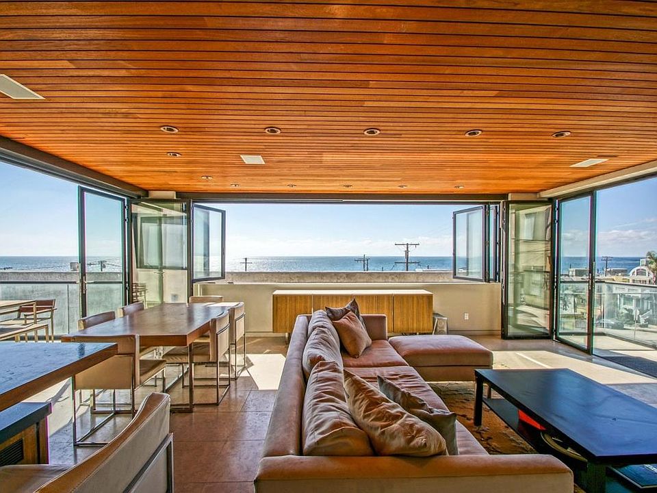 Living Room - west view