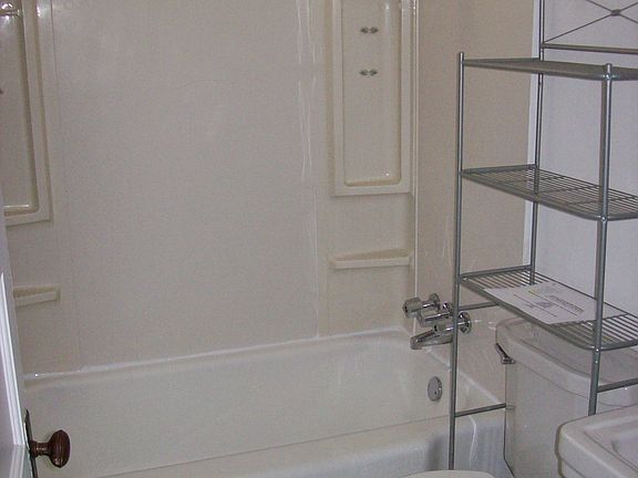4th image of 2315 N High St