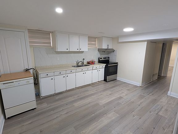 3rd image of 3263 Cawthra Rd