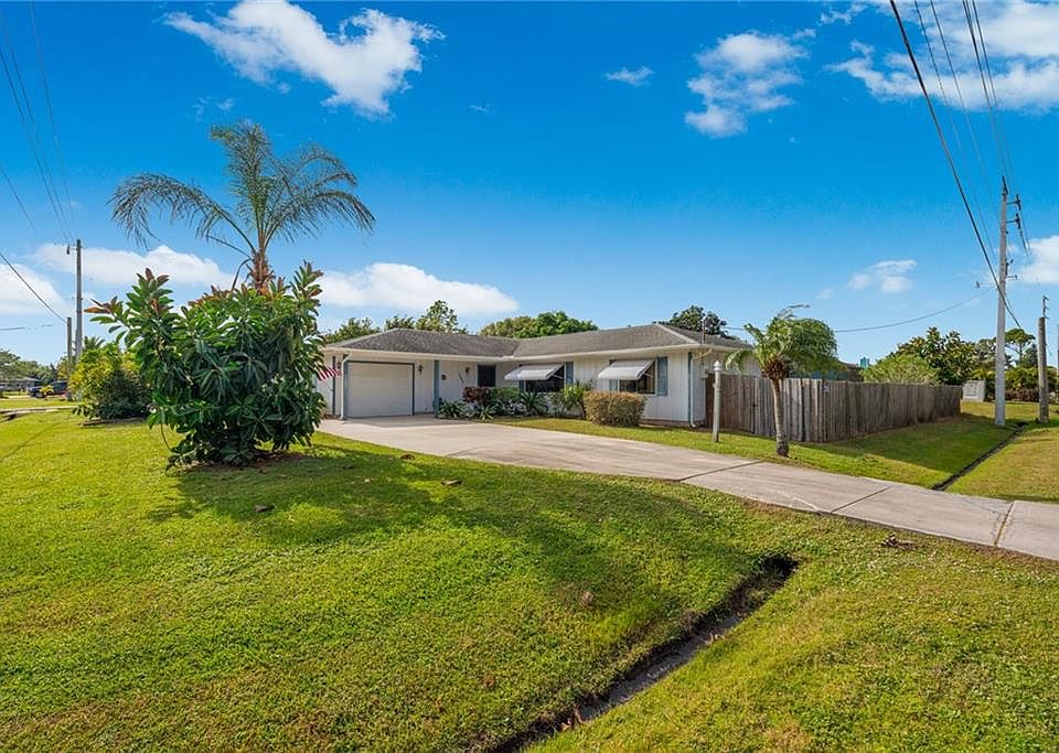 1st image of 2695 SE Grand Dr