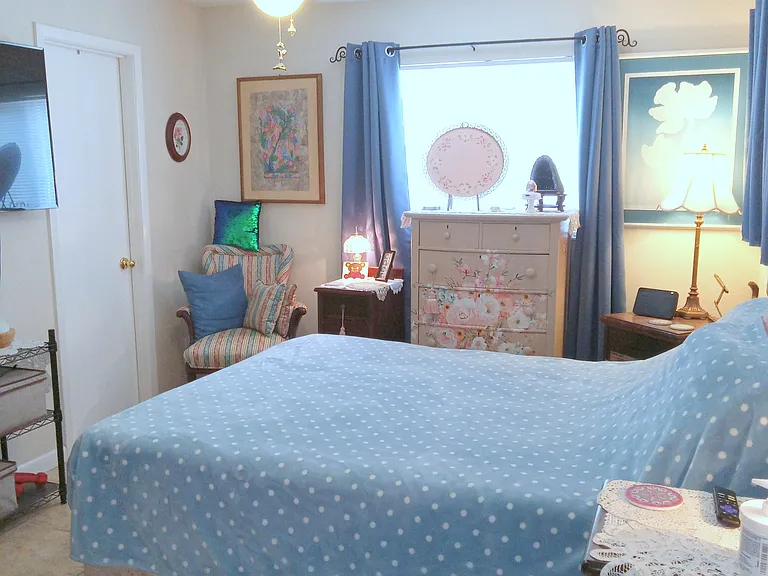 BEDROOM NUM 1