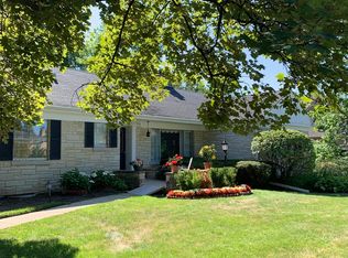 711 Chatham Rd, Glenview, IL 60025