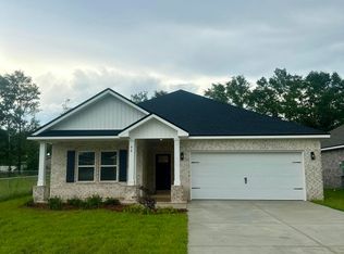 98 Spooner St, Defuniak Springs, FL 32433