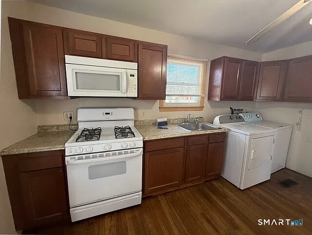 4 bed, 3.0 bath, 1681 sqft, $3,500 — Photo 3
