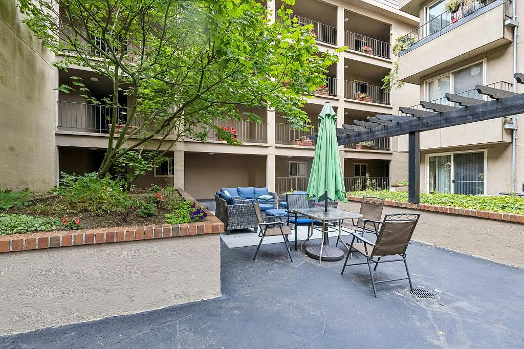 Arcadian Court Condos - 1 bedroom — Photo 4