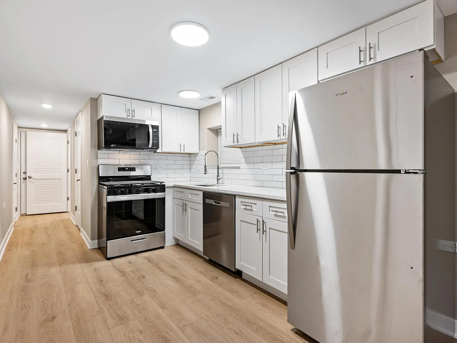 2 bed, $2,995 — Photo 3