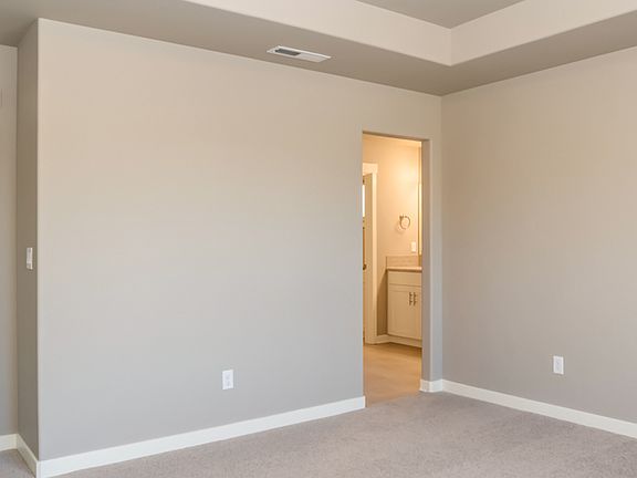 4th image of 20715 NE Boulderfield Ave