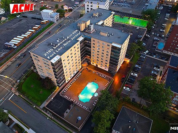 3rd image of 2185 Lemoine Ave APT 8M