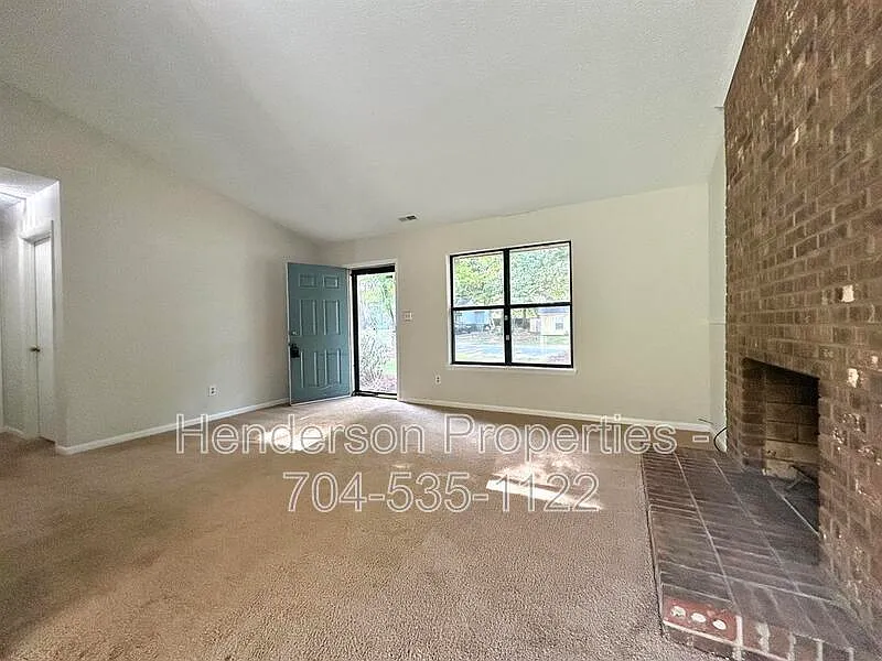 2 bed, 1.0 bath, 900 sqft, $1,650 — Photo 4