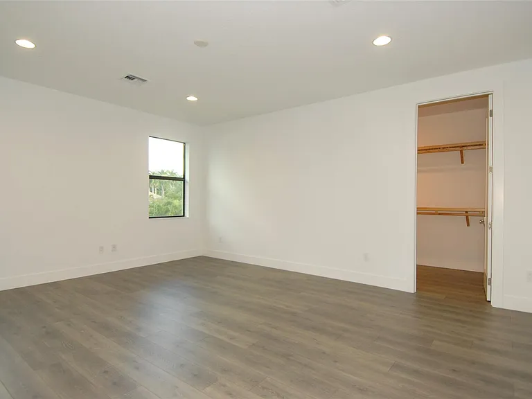 1435 SW 23rd St — Photo 28