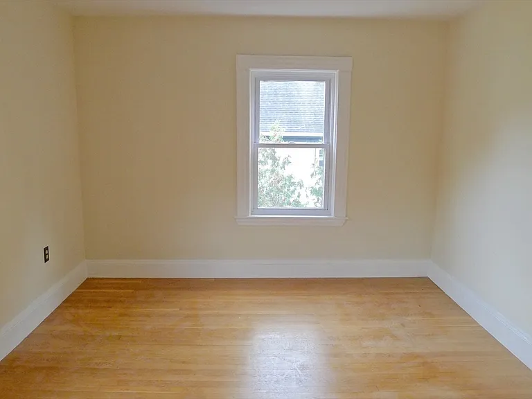 155 Oak St — Photo 10