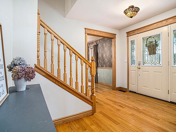 3rd image of 44 Candlewood Ct
