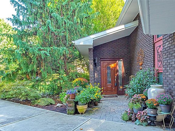 2nd image of 3552 Woodcliff Ct