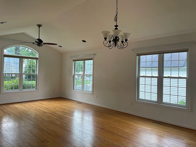 13813 Mustang Hill Ln — Photo 11