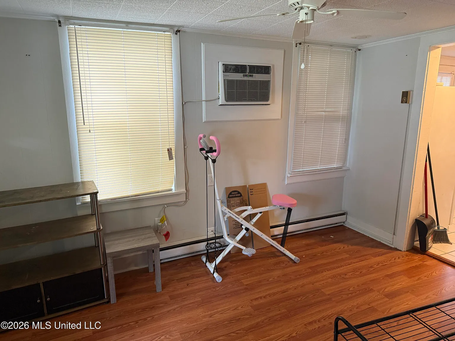 1 bed, 1.0 bath, 800 sqft, $850 — Photo 2