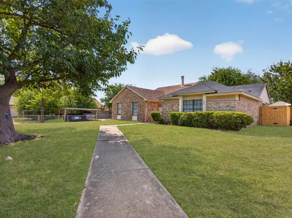 303 Liberty Pl, Grand Prairie, TX 75052