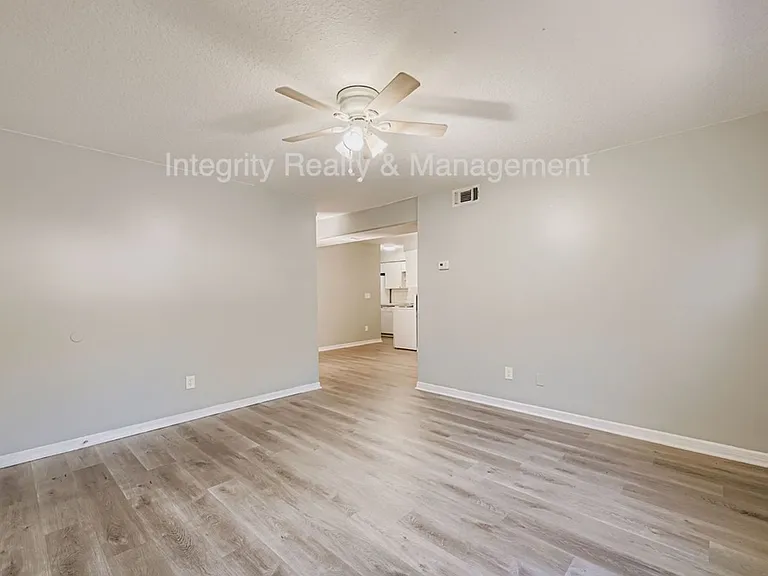 Parkridge Apartments — Photo 6