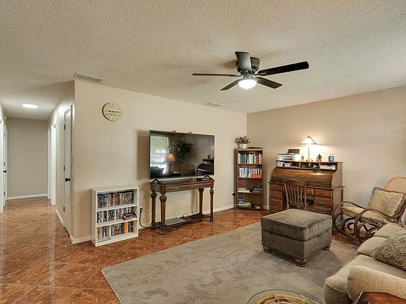 4th image of 1 Shelly Cir