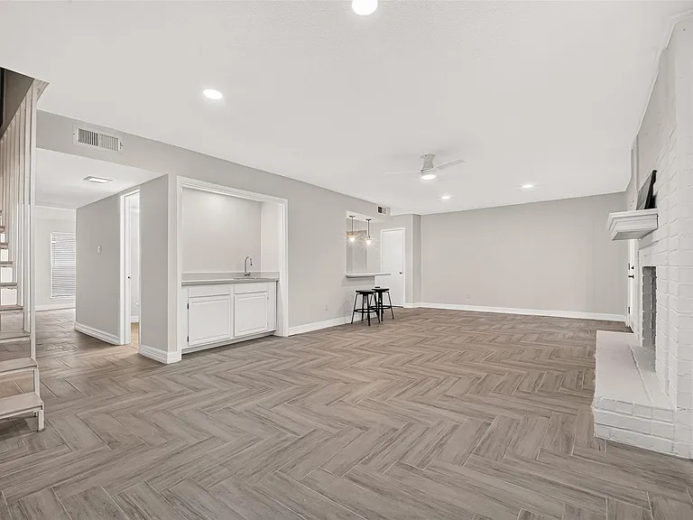 10383 Briar Forest Dr — Photo 11