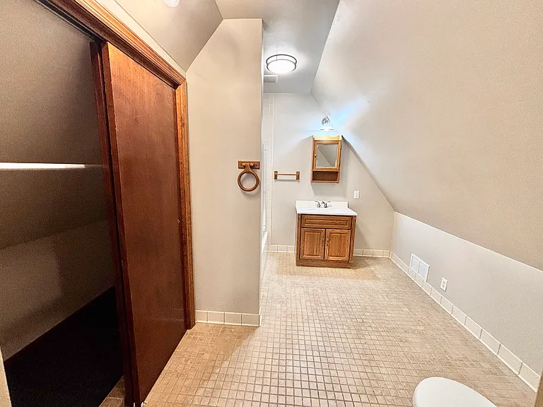 553 Foundry St — Photo 21