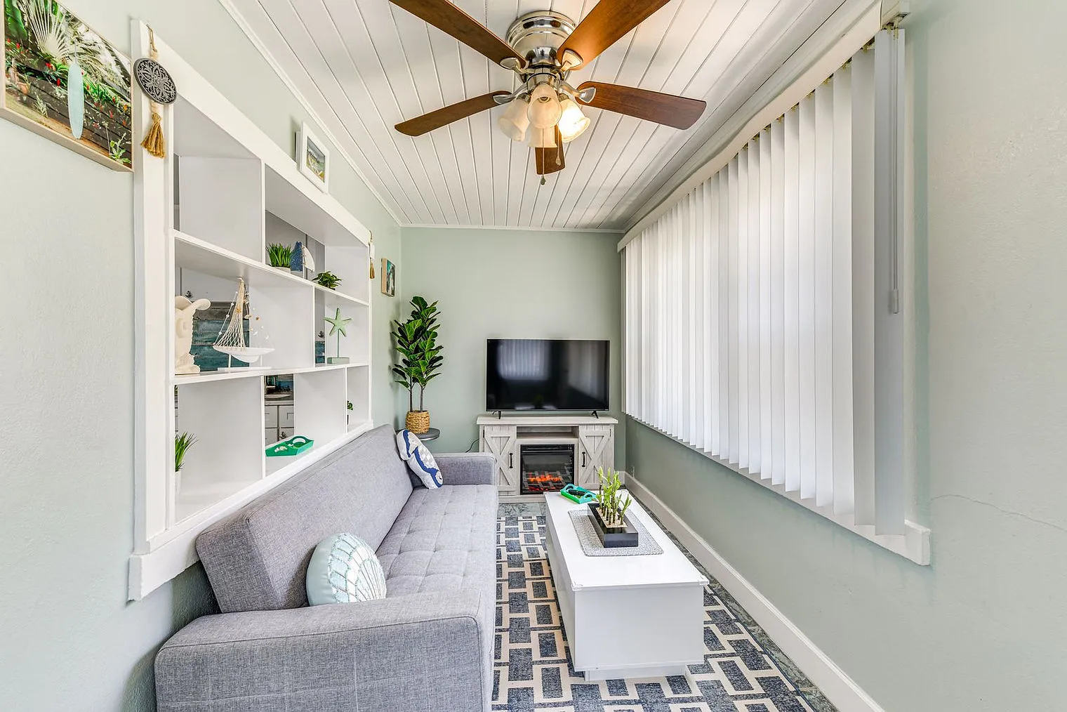 1 bed, 1.0 bath, 495 sqft, $2,322 — Photo 3