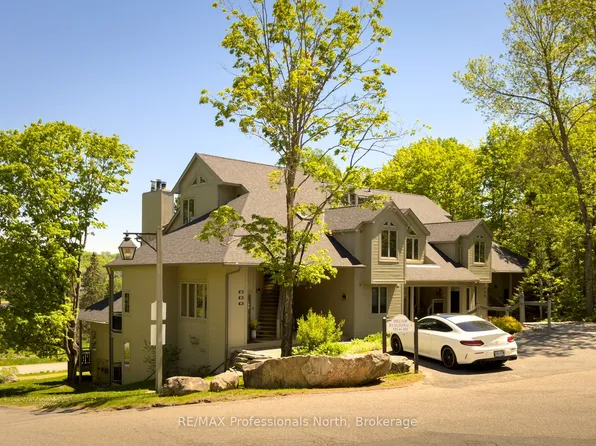 121 Grandview Hilltop Dr #121, Huntsville, ON P1H 2J5