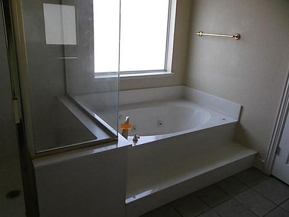 4th image of 113 Skyline Cir