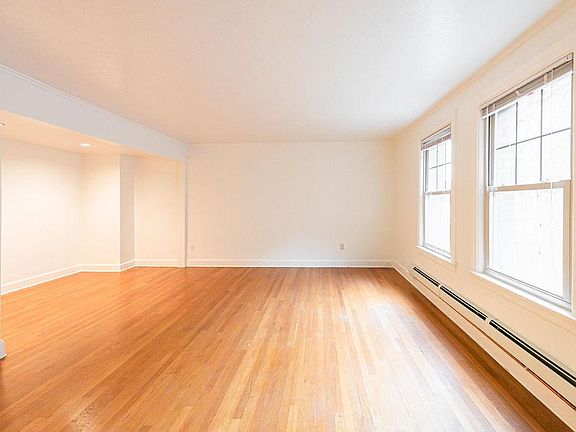 4th image of 1619 E John St APT 301
