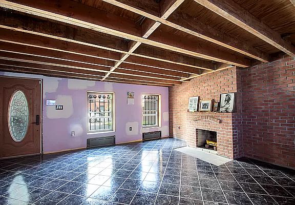 4th image of 322 Quincy St
