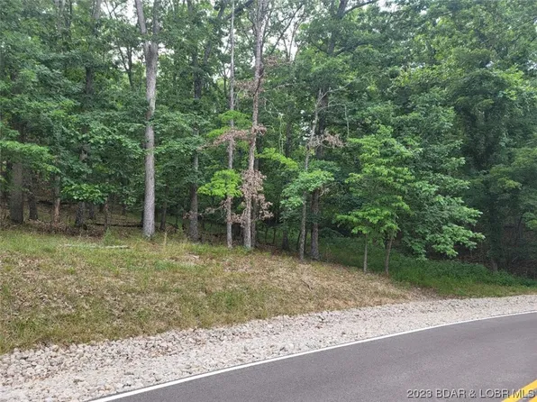 101 Sioux Rd, Lake Ozark, MO 65049