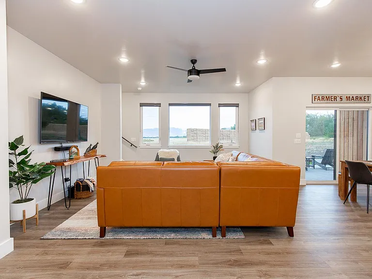 702 Circle F Trl #B — Photo 2