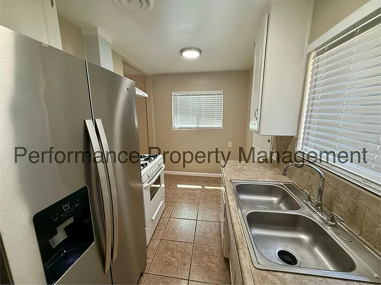 4 McDonald Way — Photo 3