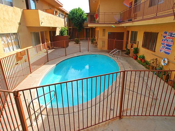 3rd image of 21804-21812-2182 Roscoe Blvd #3
