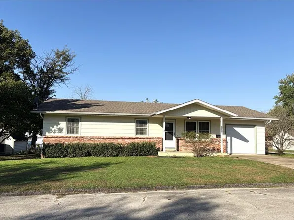 1633 N 9th St, Independence, KS 67301