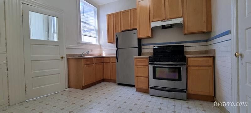 1st image of 646 Ashbury St