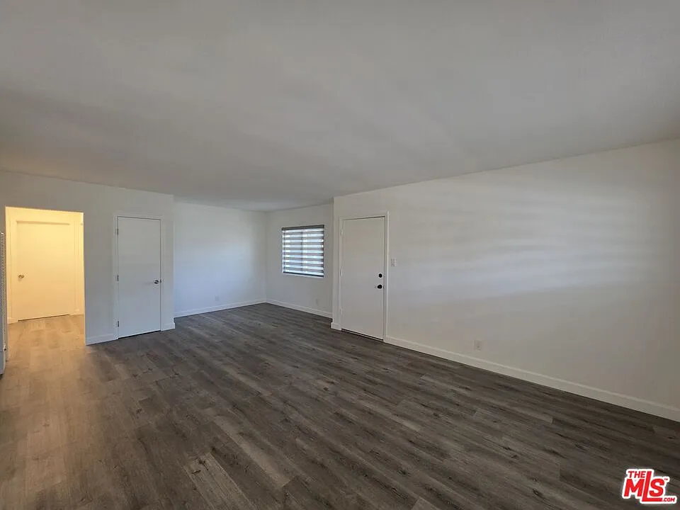 2 bed, 1.0 bath, 900 sqft, $2,500 — Photo 3