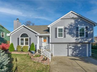 1525 NE Whitestone Dr, Lees Summit, MO 64086