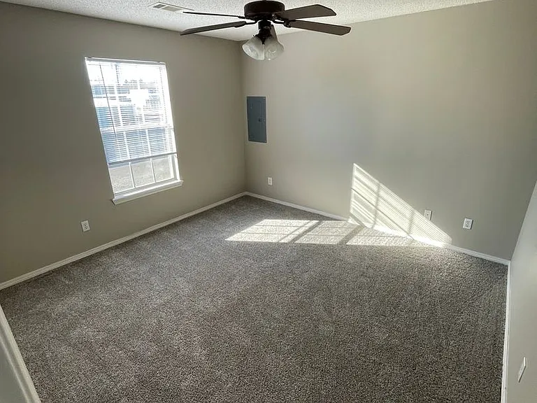 108 S Davis St — Photo 3