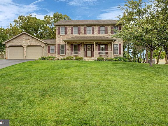 2nd image of 427 Bradley Ln