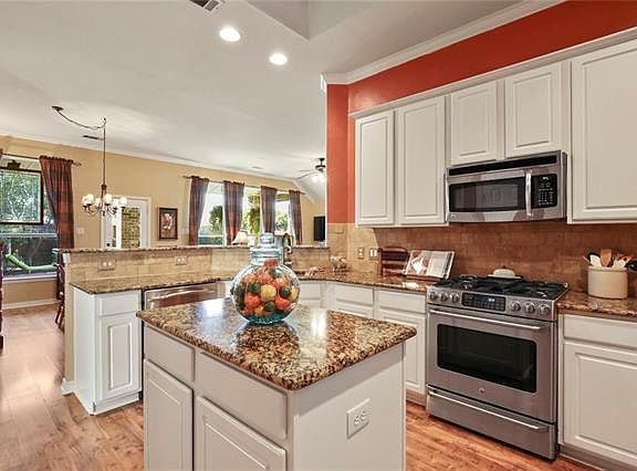5th image of 3108 Edwards Dr