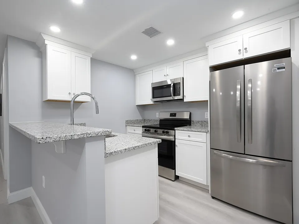 245 Elm St #103