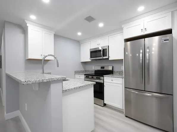 245 Elm St APT 203, Braintree, MA 02184