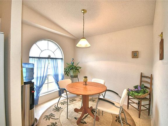 5th image of 307 Edmund Ave