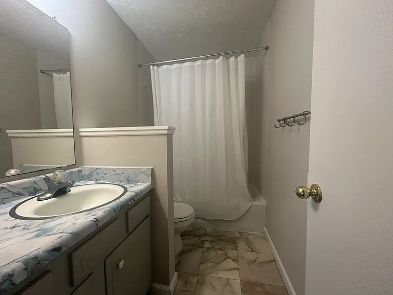 5524-5526 S 42nd Street Ct — Photo 14