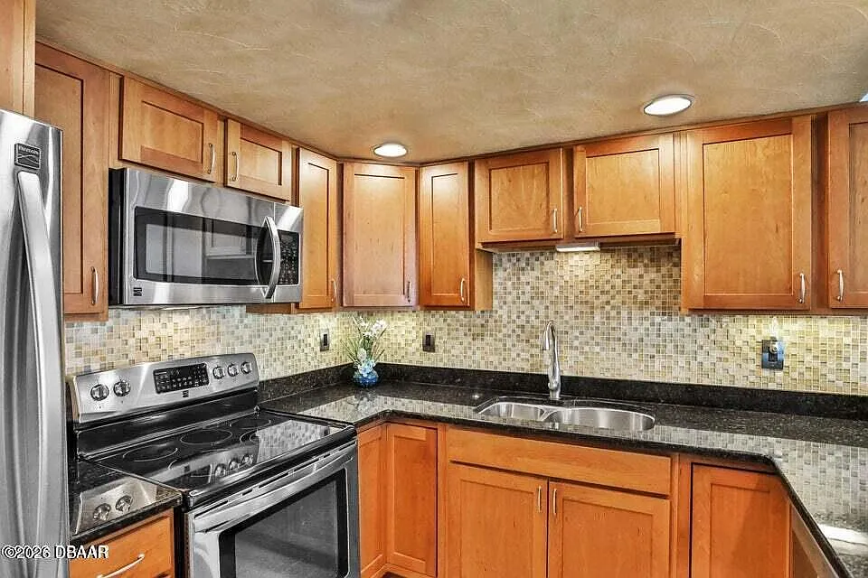 3 bed, 3.0 bath, 1458 sqft, $3,400 — Photo 4