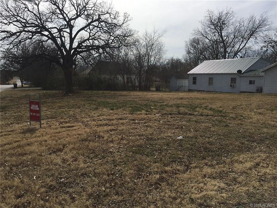 2nd image of 600 S Maple St