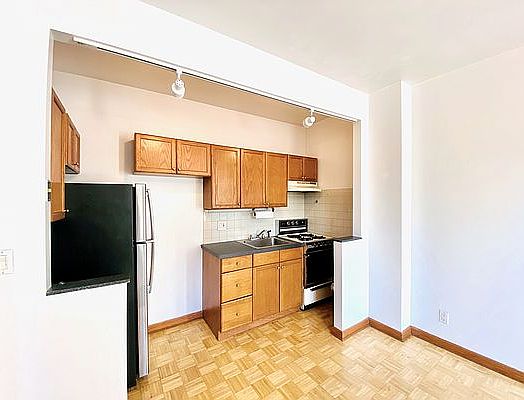 2nd image of 529 Leonard St #B