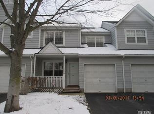 368 Smith St, Central Islip, NY 11722
