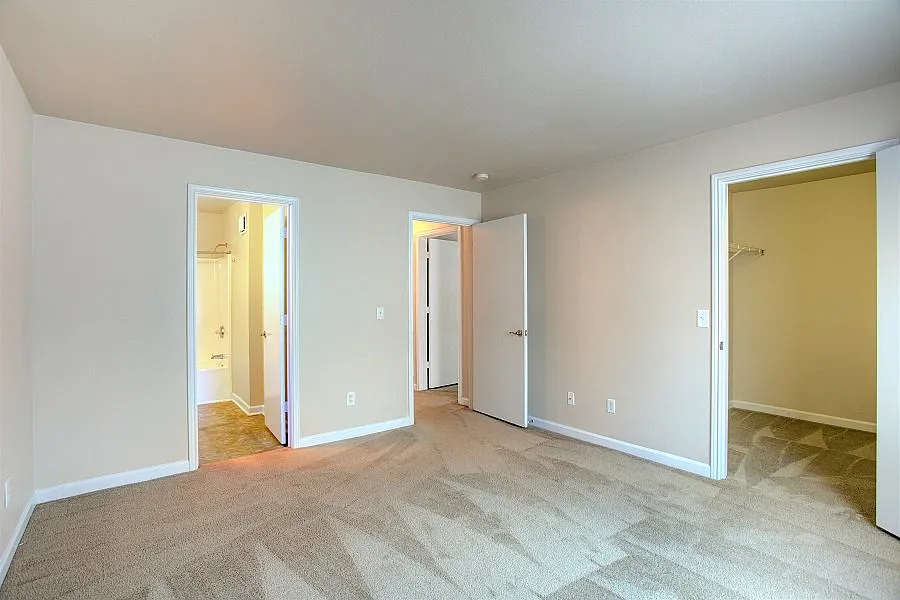 Building Photo - Ridgetop Apartments