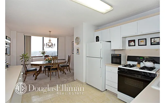 Sold by Douglas Elliman | media 32